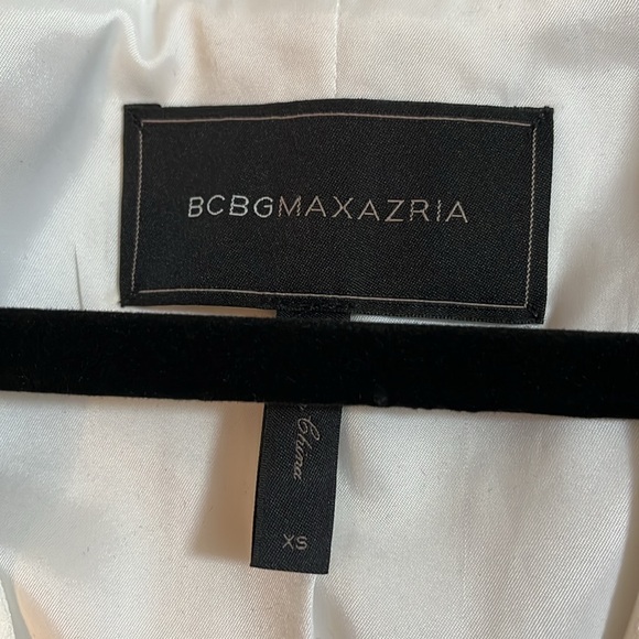 Ladies waist length white fitted jacket - Picture 4 of 5